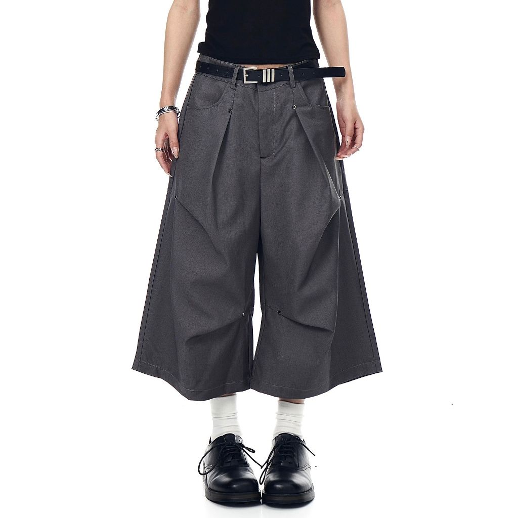 2025【清爽有型】6款超人氣男生西裝短褲推薦！穿搭必備、潮流單品｜PTT/Dcard嚴選