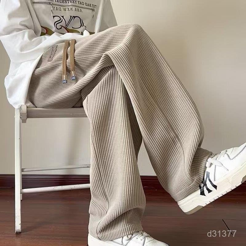 2025【暖冬穿搭】6款超人氣男生燈芯絨褲推薦！保暖又有型、實穿必備｜PTT/Dcard嚴選