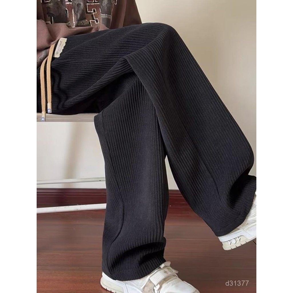 2025【暖冬穿搭】6款超人氣男生燈芯絨褲推薦！保暖又有型、實穿必備｜PTT/Dcard嚴選